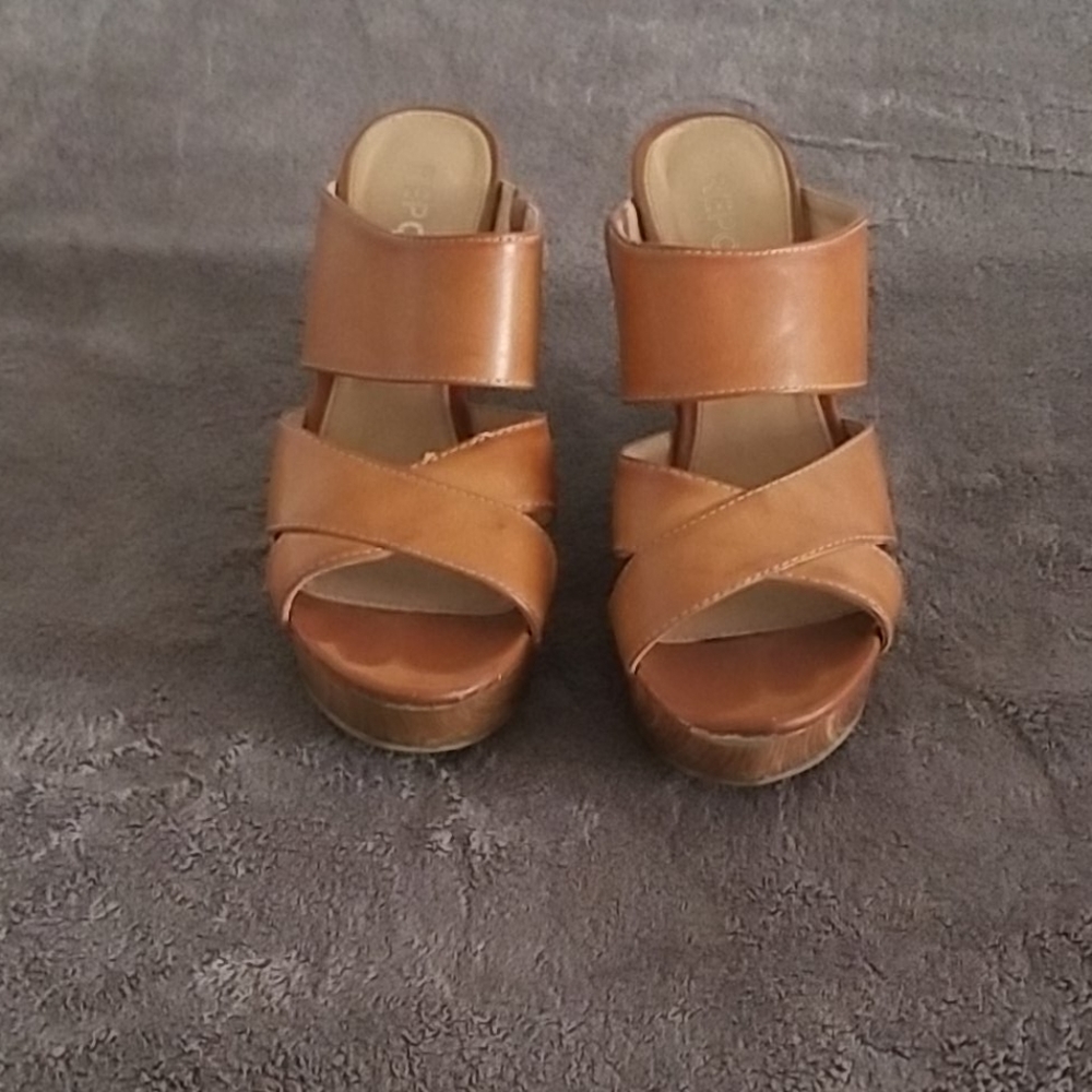 Tan wedges